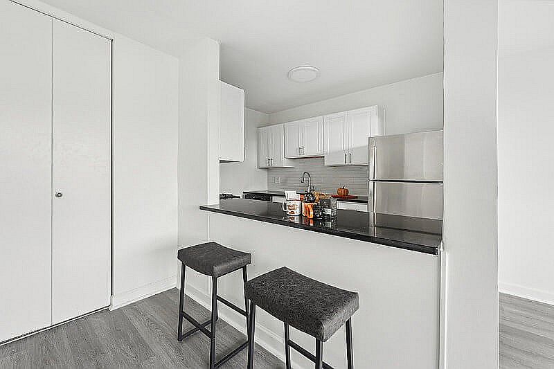 Breakfast Bar and Kitchen Ashlawn at Southern Towers