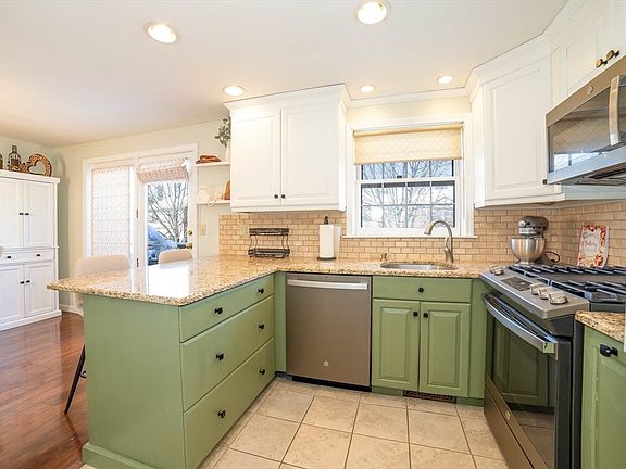 4th image of 37 Scotty Hollow Dr #B