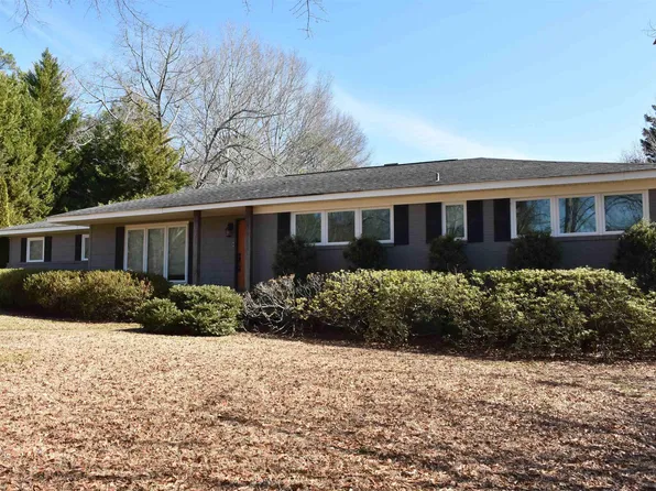2402 Overhill Rd, Sylacauga, AL 35150
