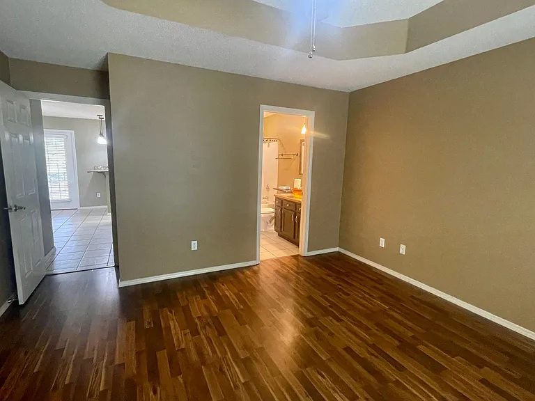 1702 Eastgate Cir — Photo 16