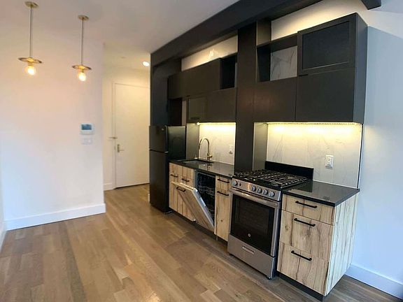 4th image of 1054 Dean St #3F