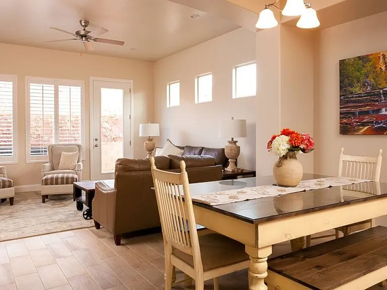 N Coral Ridge Dr — Photo 5