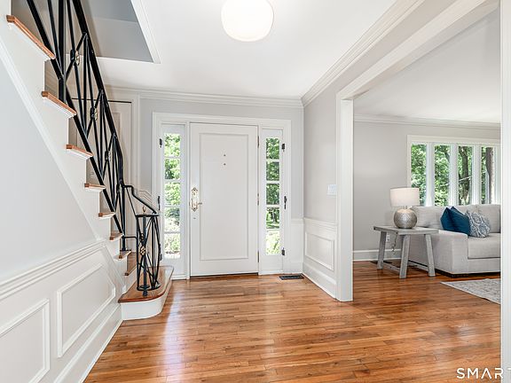 3rd image of 400 Beacon Hill Drive