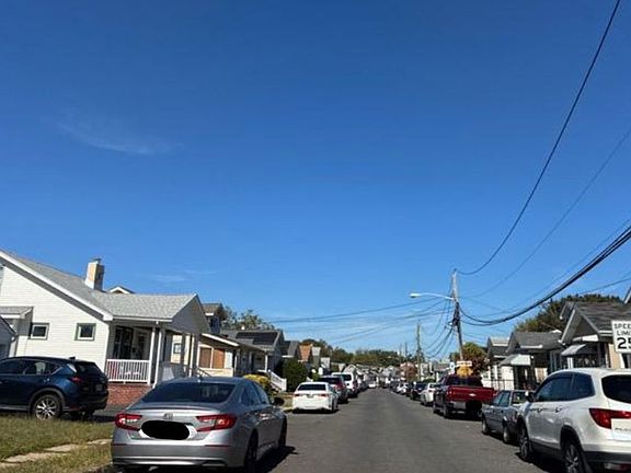 Exterior Neighborhood (street photo)