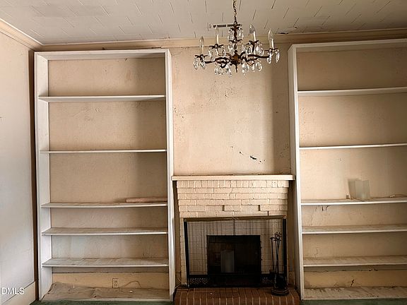 5th image of 104 Ash St E