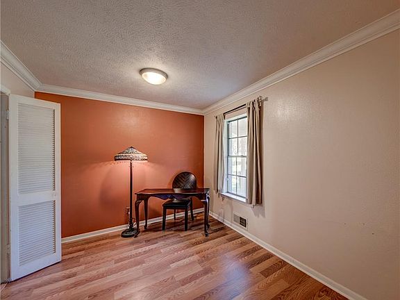 3rd image of 3526 Shady Hollow Ln