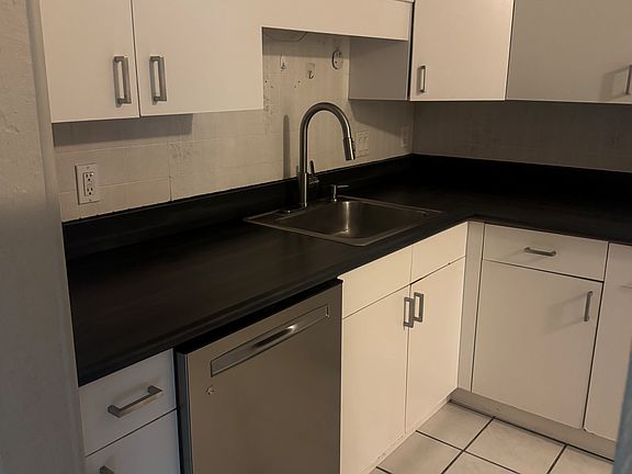 5th image of 400 Oakridge Blvd APT 8