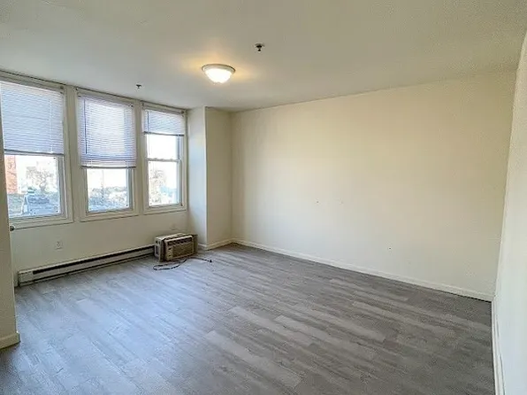 317 S 60th St, Philadelphia, PA 19143