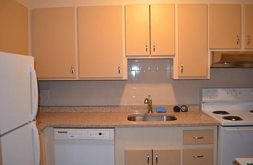 3rd image of 53 Fountain Ln APT 1