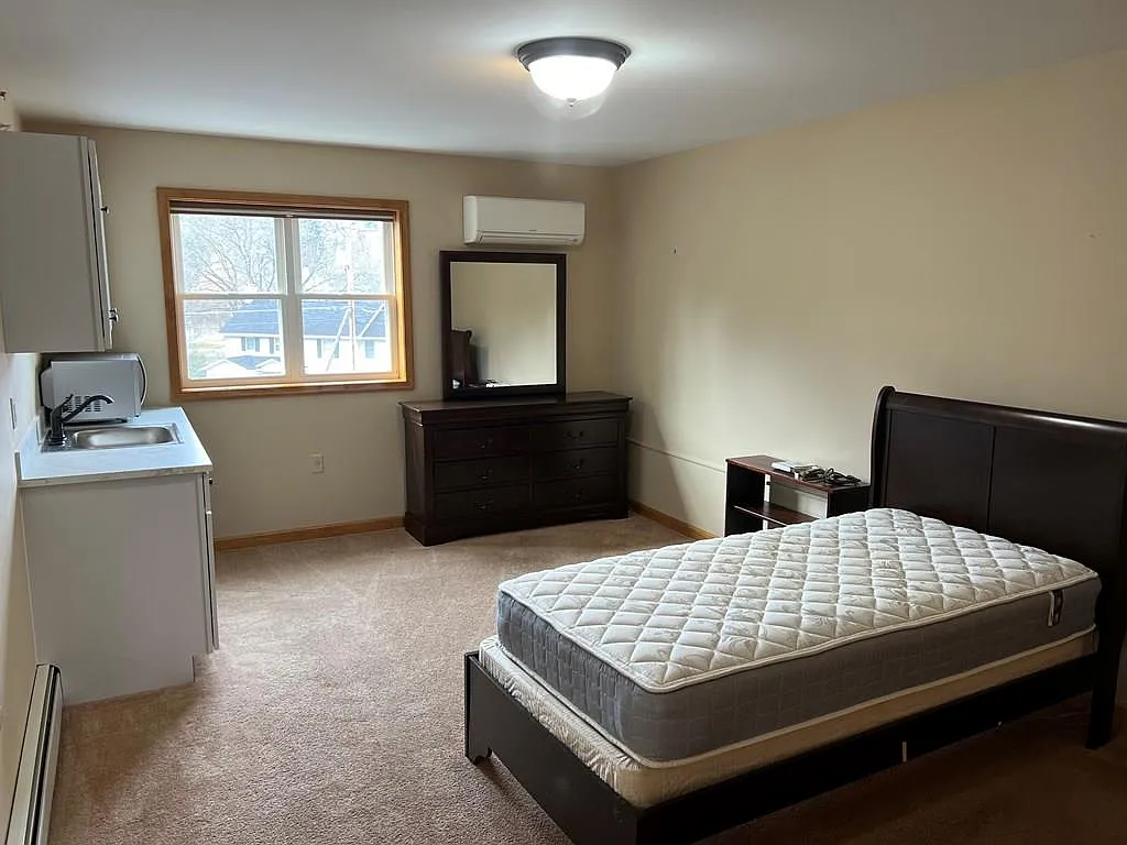 1 bed, 1.0 bath, 292 sqft, $1,050 — Photo 3