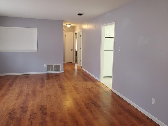 5th image of 250 Cedarwood Dr