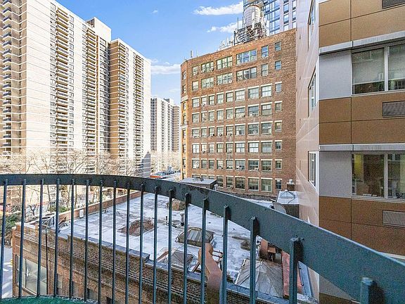 3rd image of 88 Fulton St #527