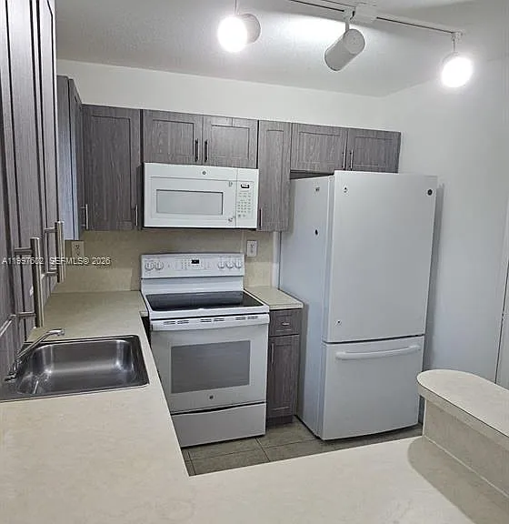 935 NE 33rd Ter #204 — Photo 23