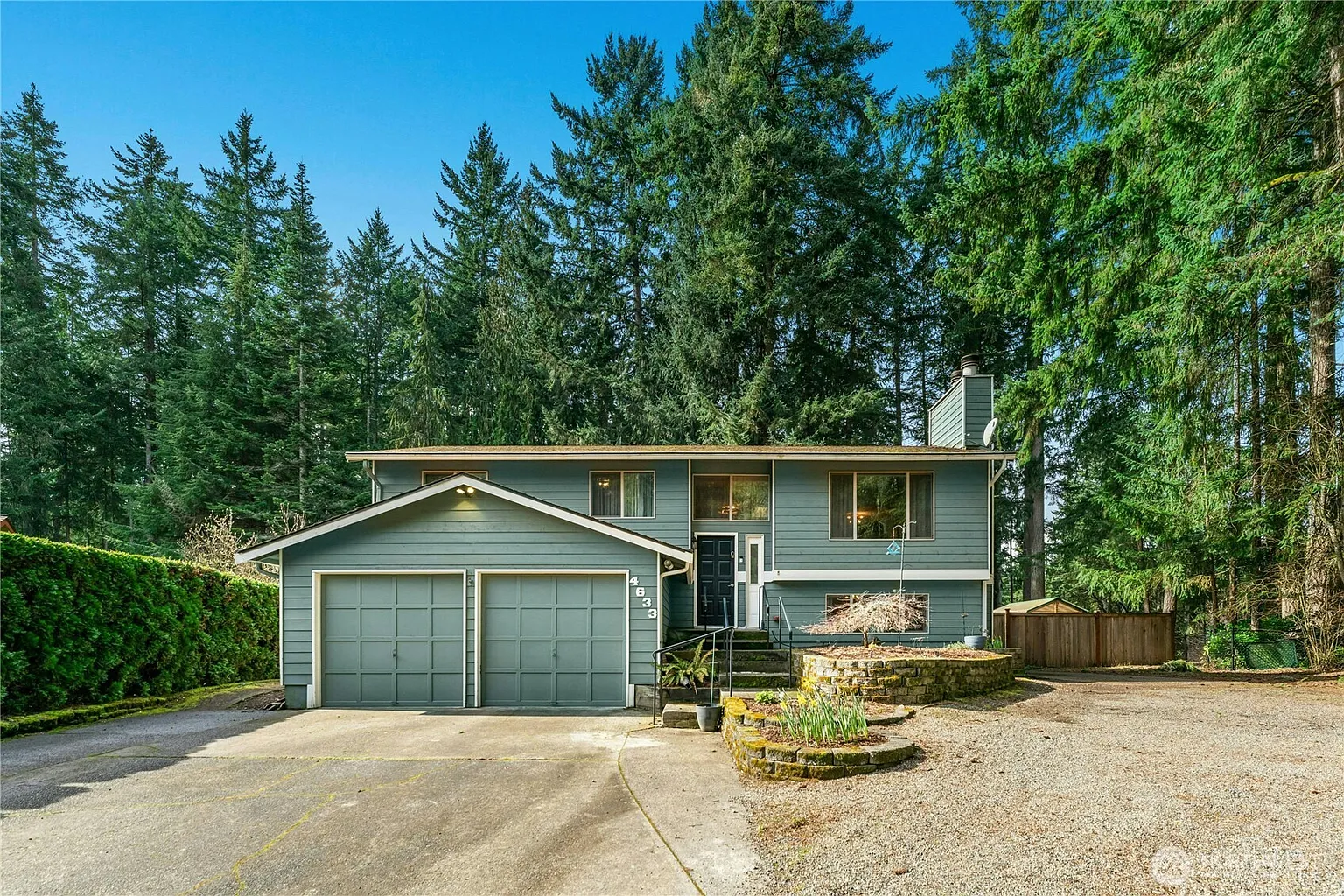 4633 Gunvor Court NE photo 1