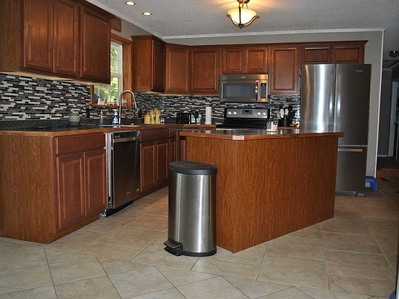 3rd image of 162 Hyde Ln