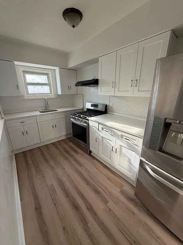3 bed, 2.0 bath, 1000 sqft, $2,600 — Photo 3