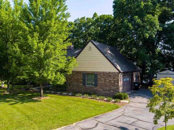4189 Cordley Lake Rd, Pinckney, MI 48169