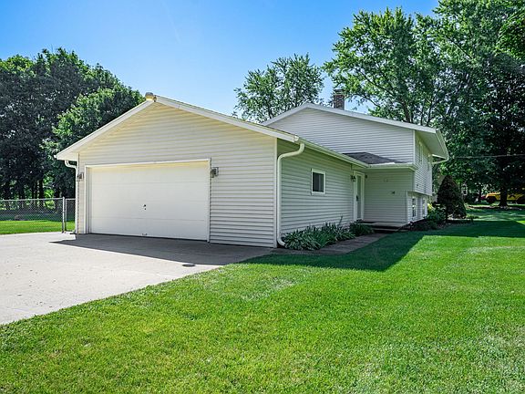 4th image of 12989 Echo Dr