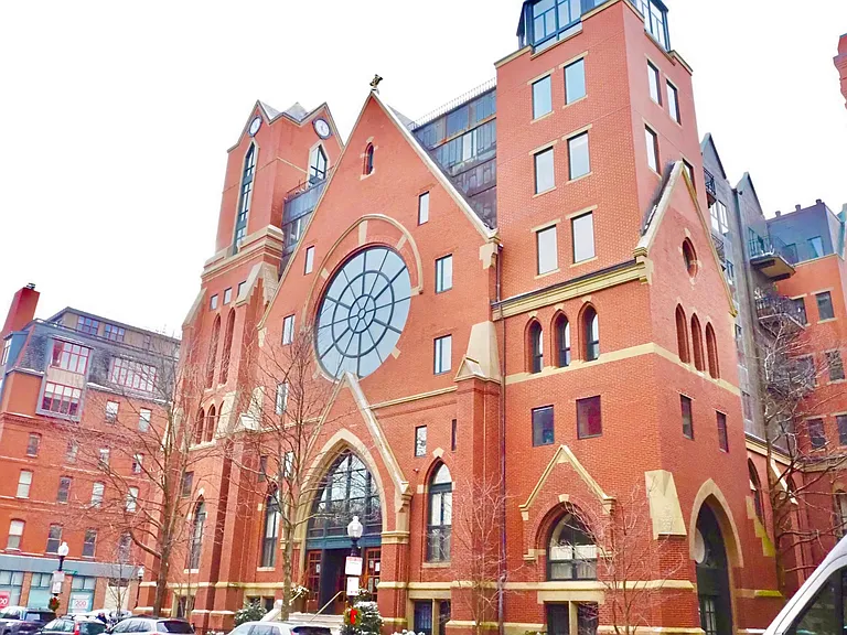 2 Clarendon St — Photo 1