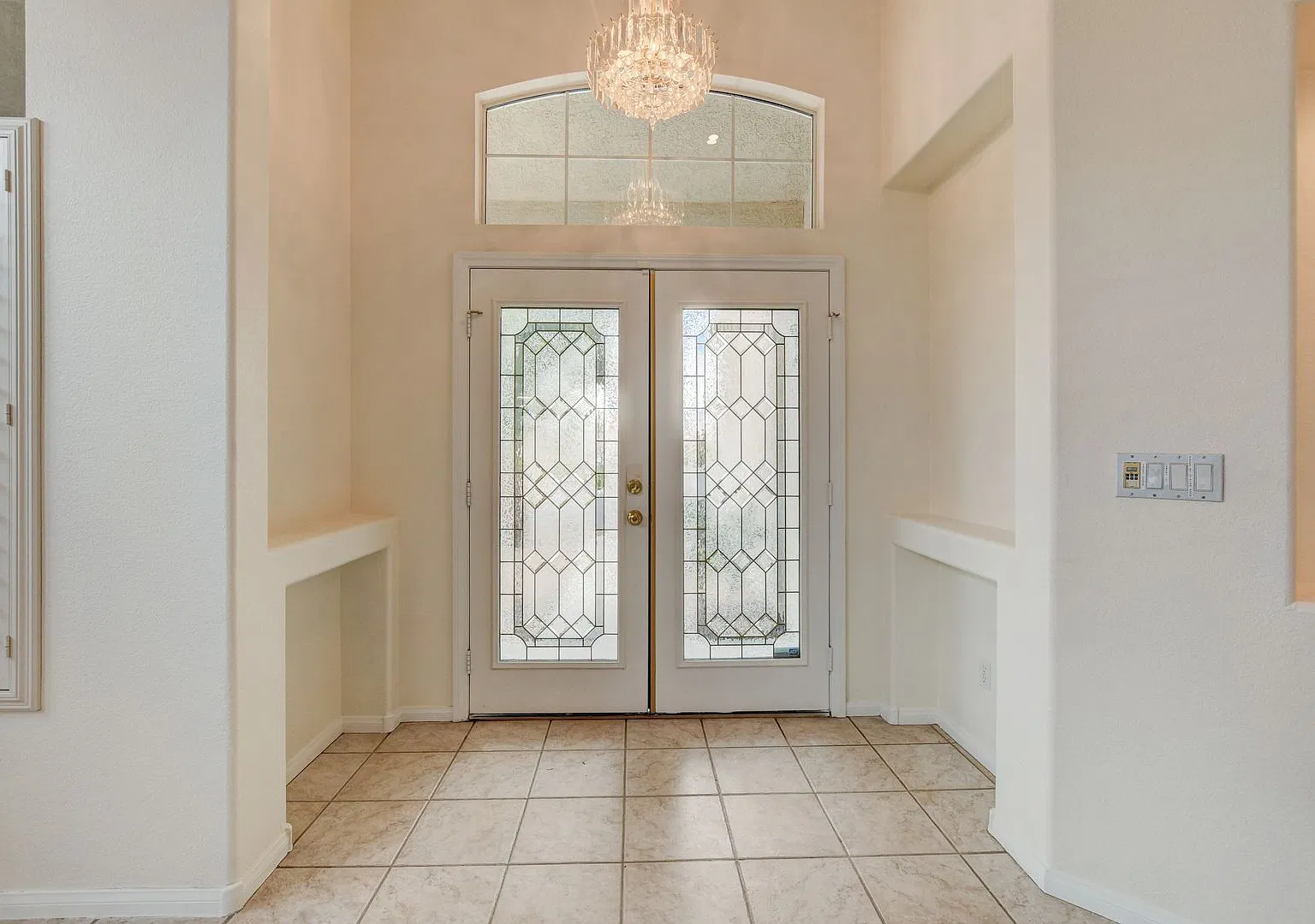 Beautifully Renovated 4BR with Pool & Spa | Mountain Views — Photo 3