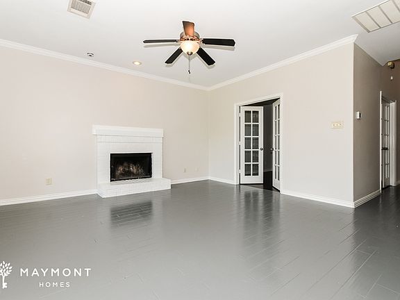 4th image of 305 Portland Ct