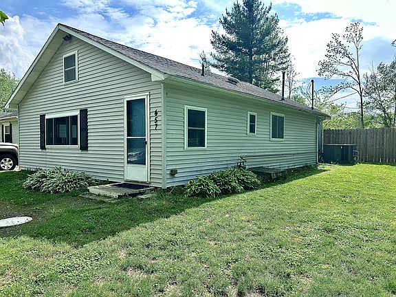 3rd image of 457 S Burr Oak Rd