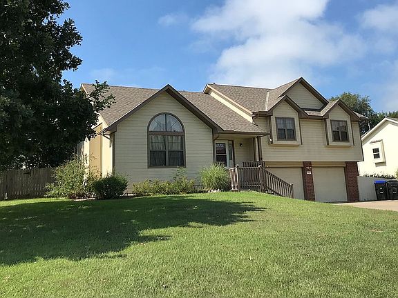 3rd image of 3937 NW Cherry Creek Dr