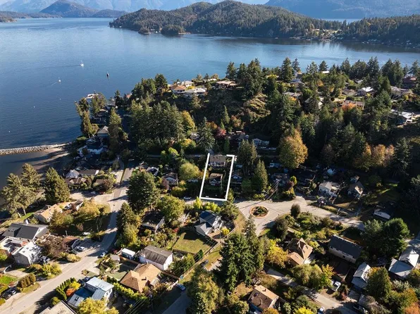 354 Headlands Rd, Gibsons, BC V0N 1V8