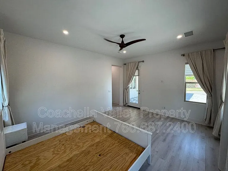 74635 Tesla Dr — Photo 32
