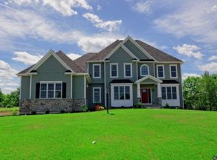 29 Charterpoint Rd, Watervliet, NY 12189