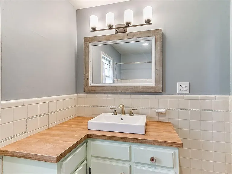 Upstairs bathroom