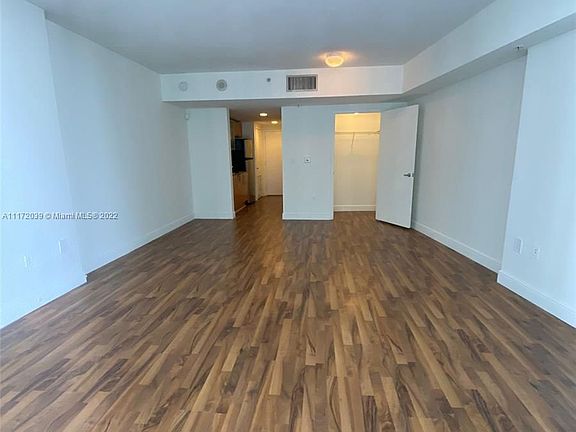 5th image of 1750 N Bayshore Dr APT 2107