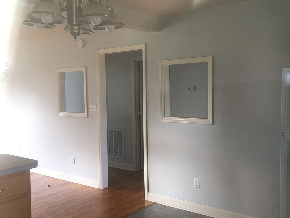 Kitchen/ Living room open floor plan