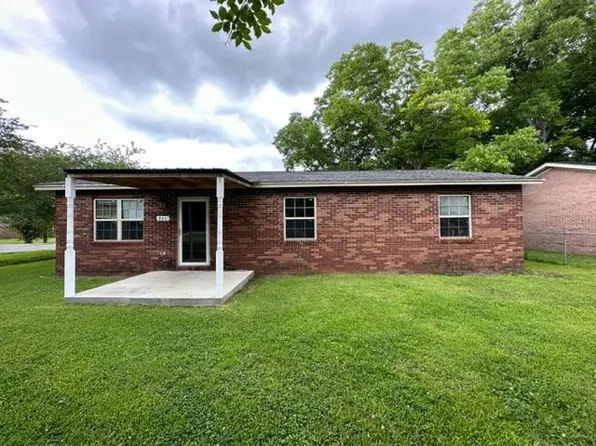 801 Beaver Cir, Douglas, GA 31533