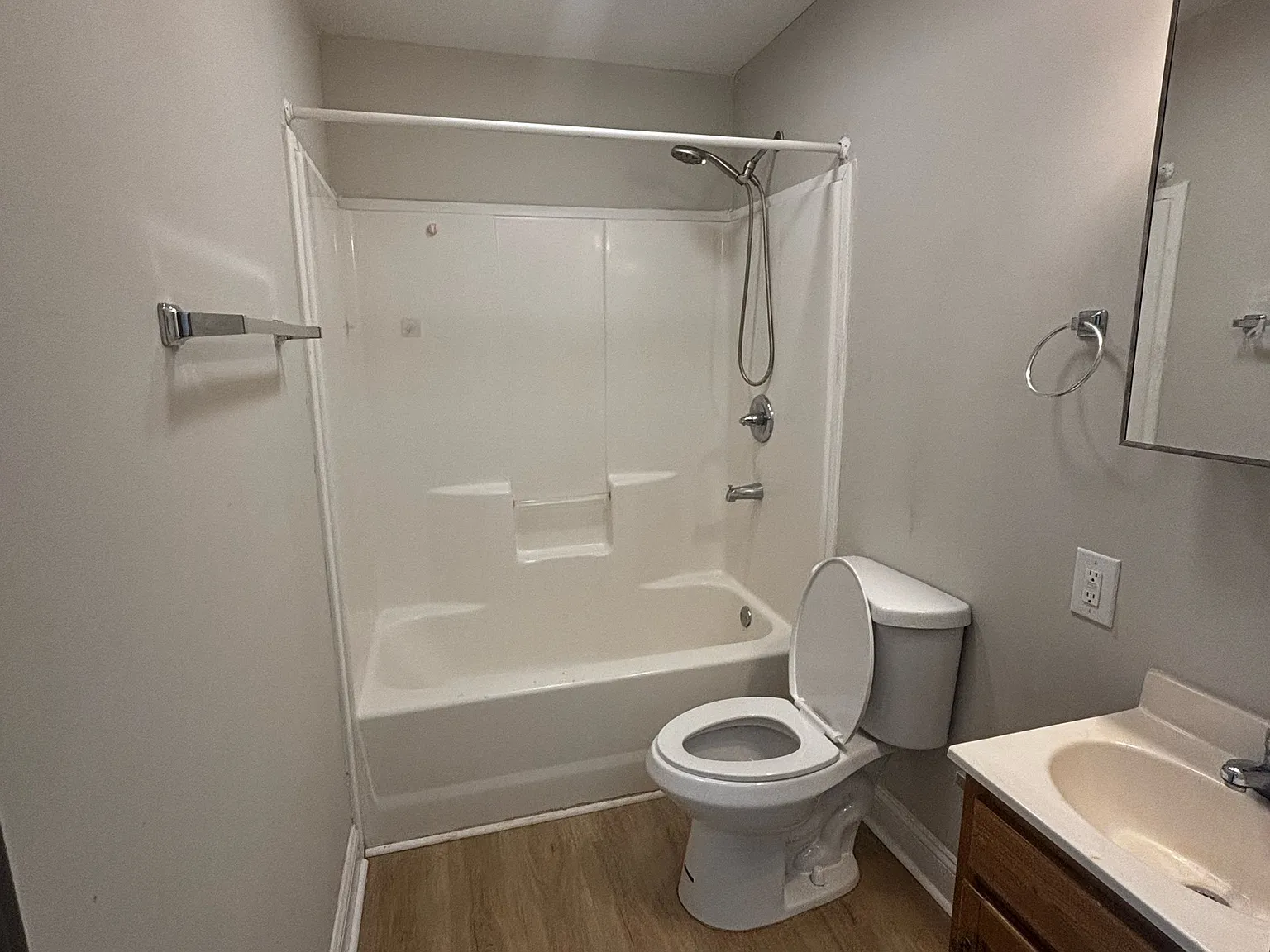 124 Worthington Drive - A — Photo 3