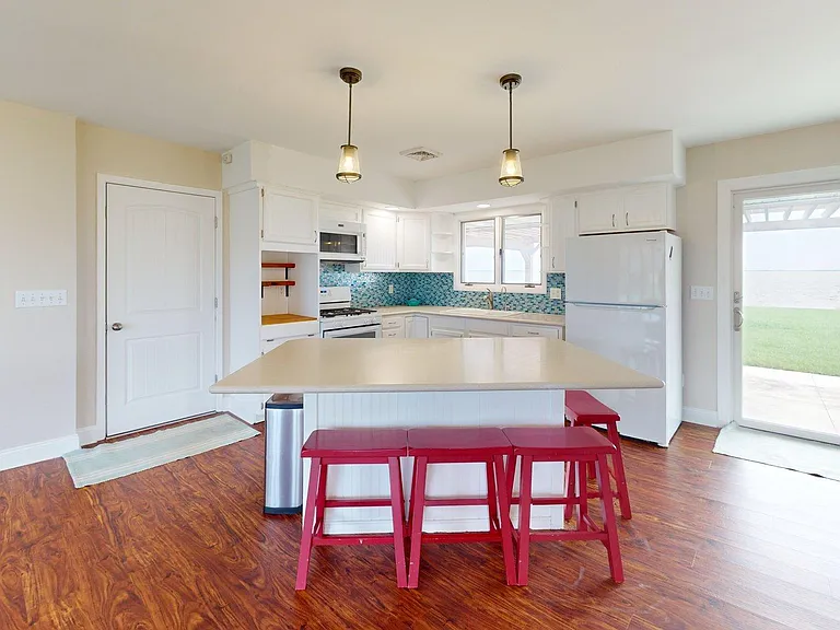 940 E Hickory Grove Rd — Photo 11