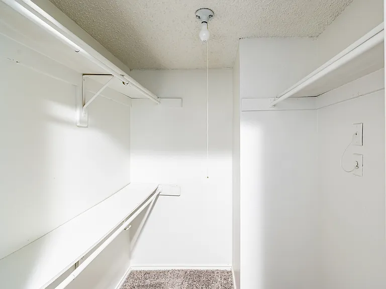 La Prada Place Apartments — Photo 29