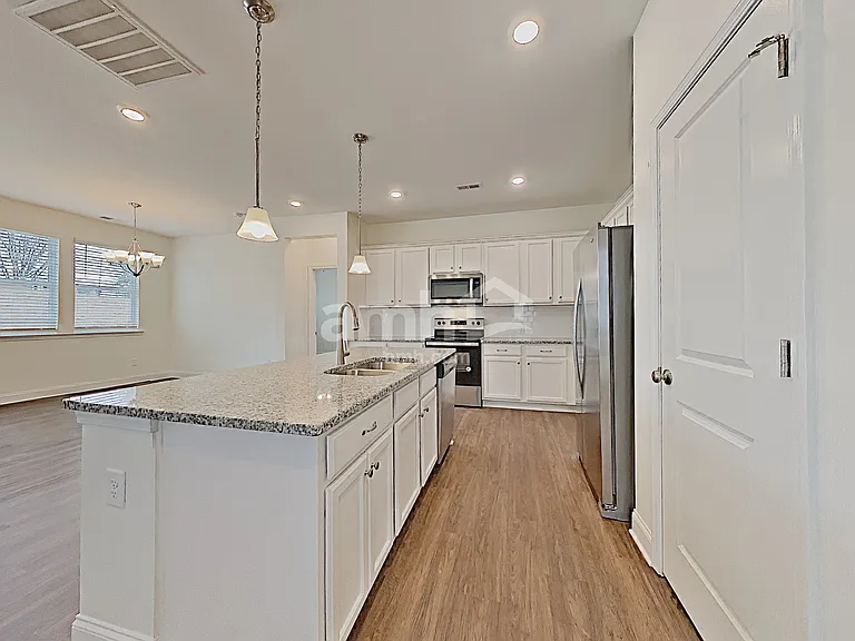 125 Hamilton Park Dr — Photo 3