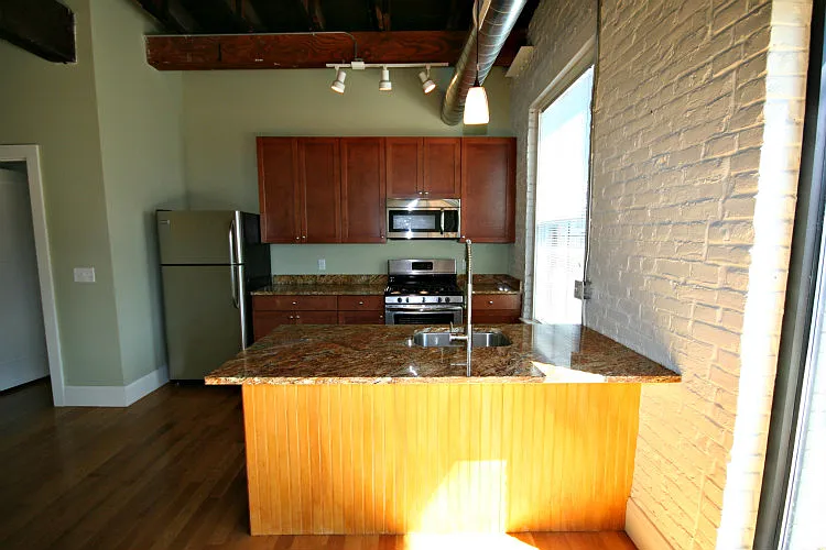1 bed, 715 sqft, $1,825 — Photo 2