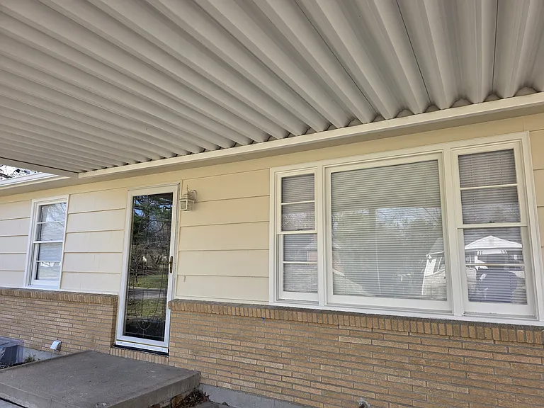 8718 Glenwood Ave — Photo 2