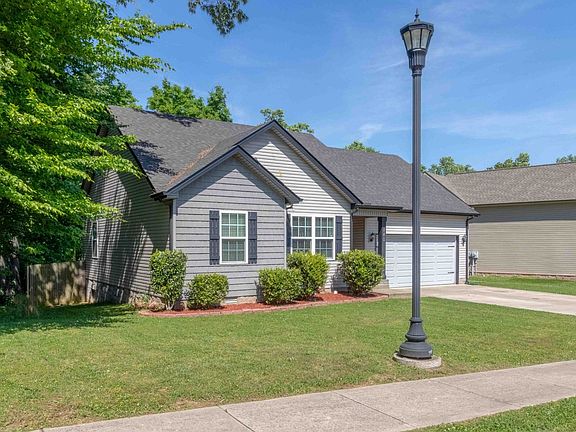 3rd image of 440 Cyprus Ct