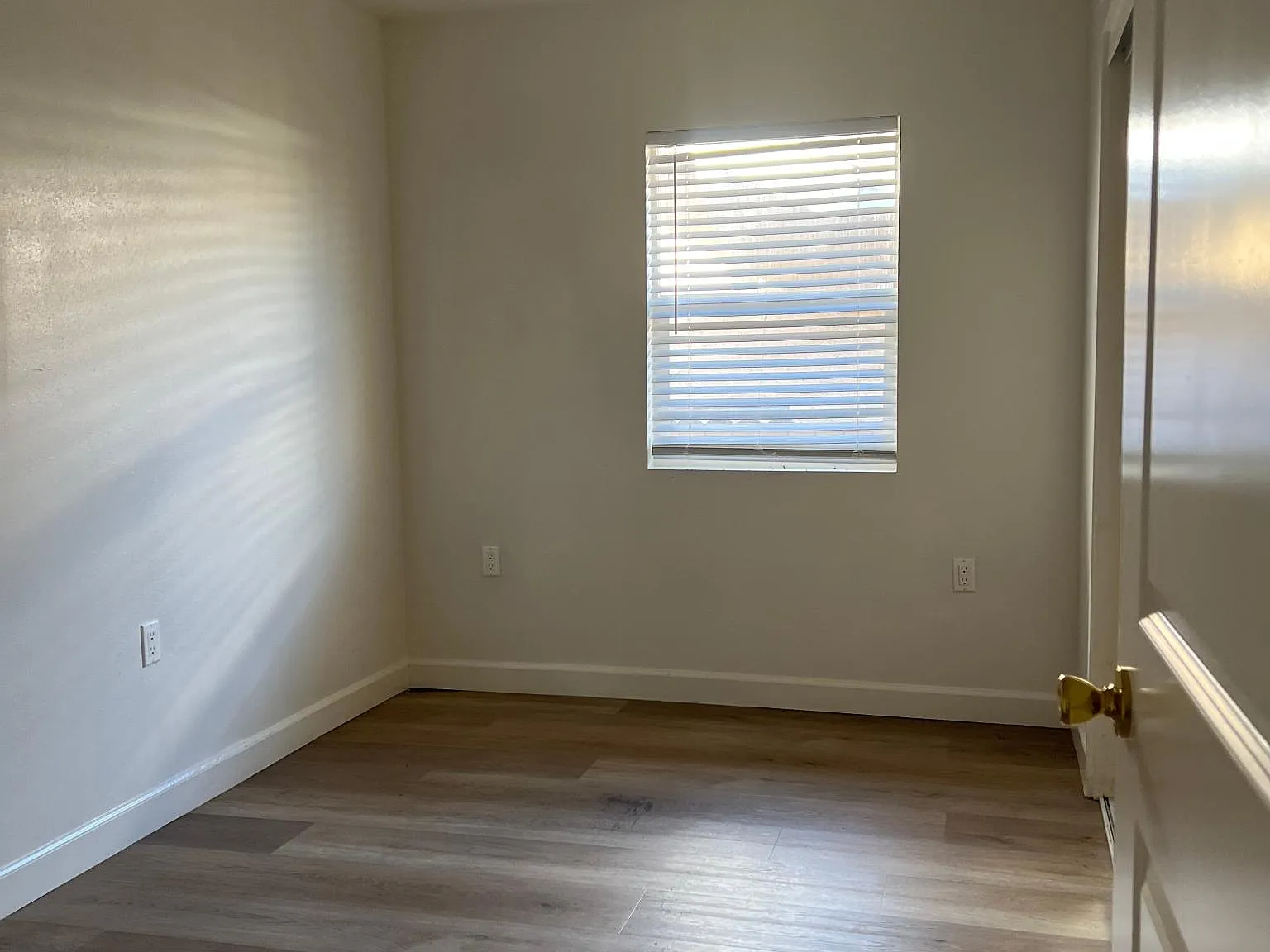 3 bed, 700 sqft, $2,700 — Photo 2