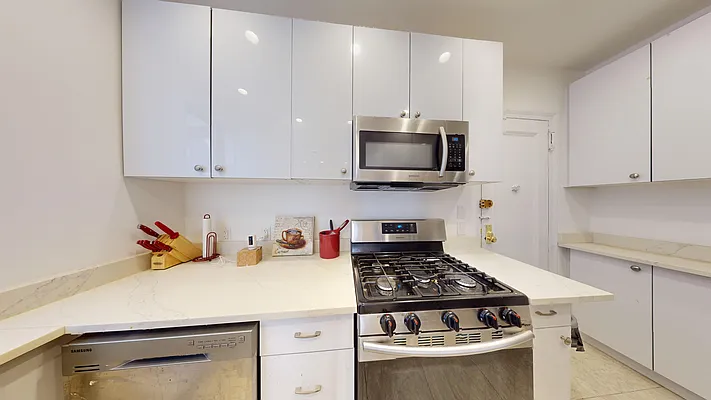 Rented by Bond New York | media 4