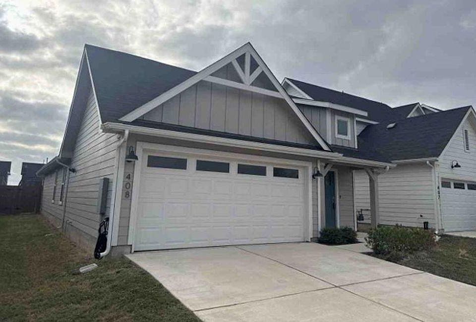 1st image of 408 Frogmore Loop