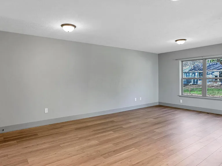 55 Beeson Ave — Photo 7