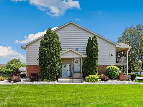 9845 Parkway Dr, Highland, IN 46322
