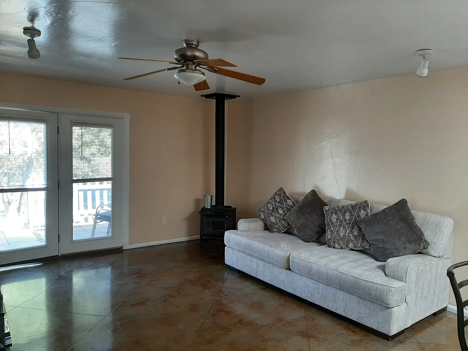 2 bed, 900 sqft, $1,400 — Photo 4