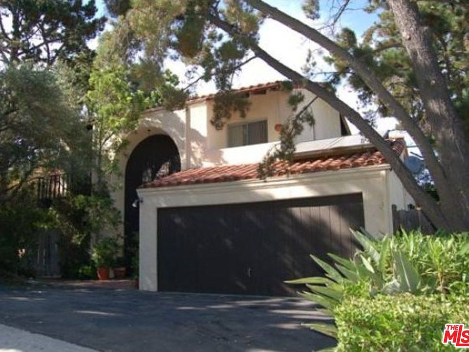 1st image of 2492 Banyan Dr