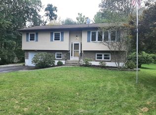 97 Sutton Park Rd, Poughkeepsie, NY 12603
