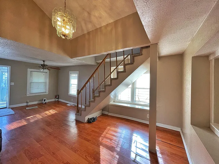 3840 Myrtle Ave — Photo 1